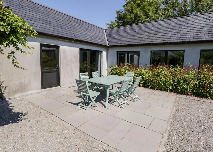 別荘 The Visiting House *